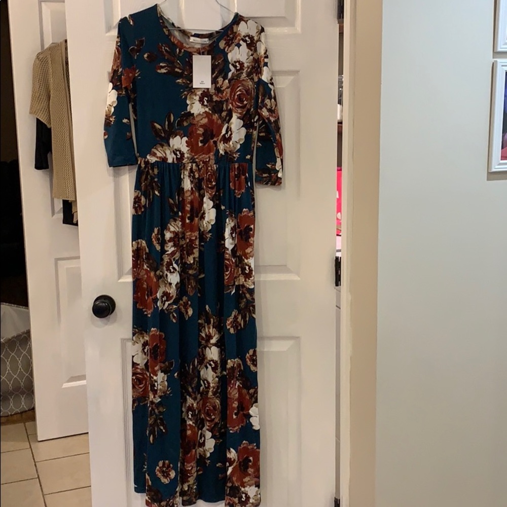 3/4 Length Sleeved Maxi Dress